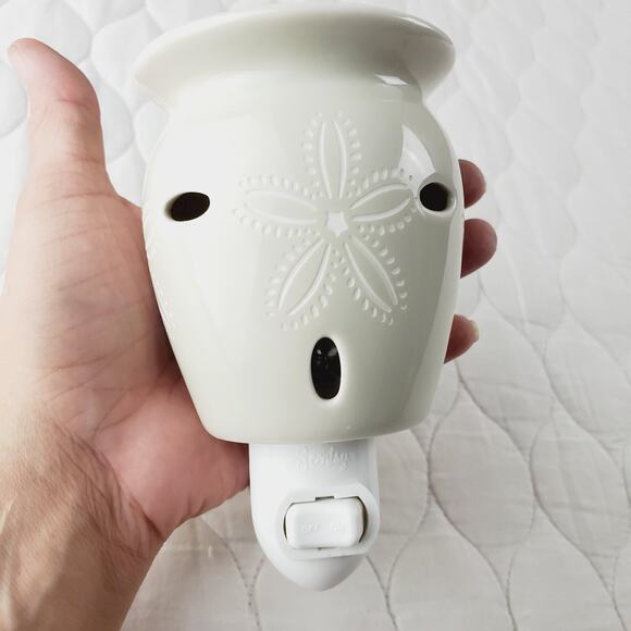 🏖️White SCENTSY Plug-In Sand Dollar Beach House Ocean Wax Warmer Night light ⭐️ - Picture 4 of 6